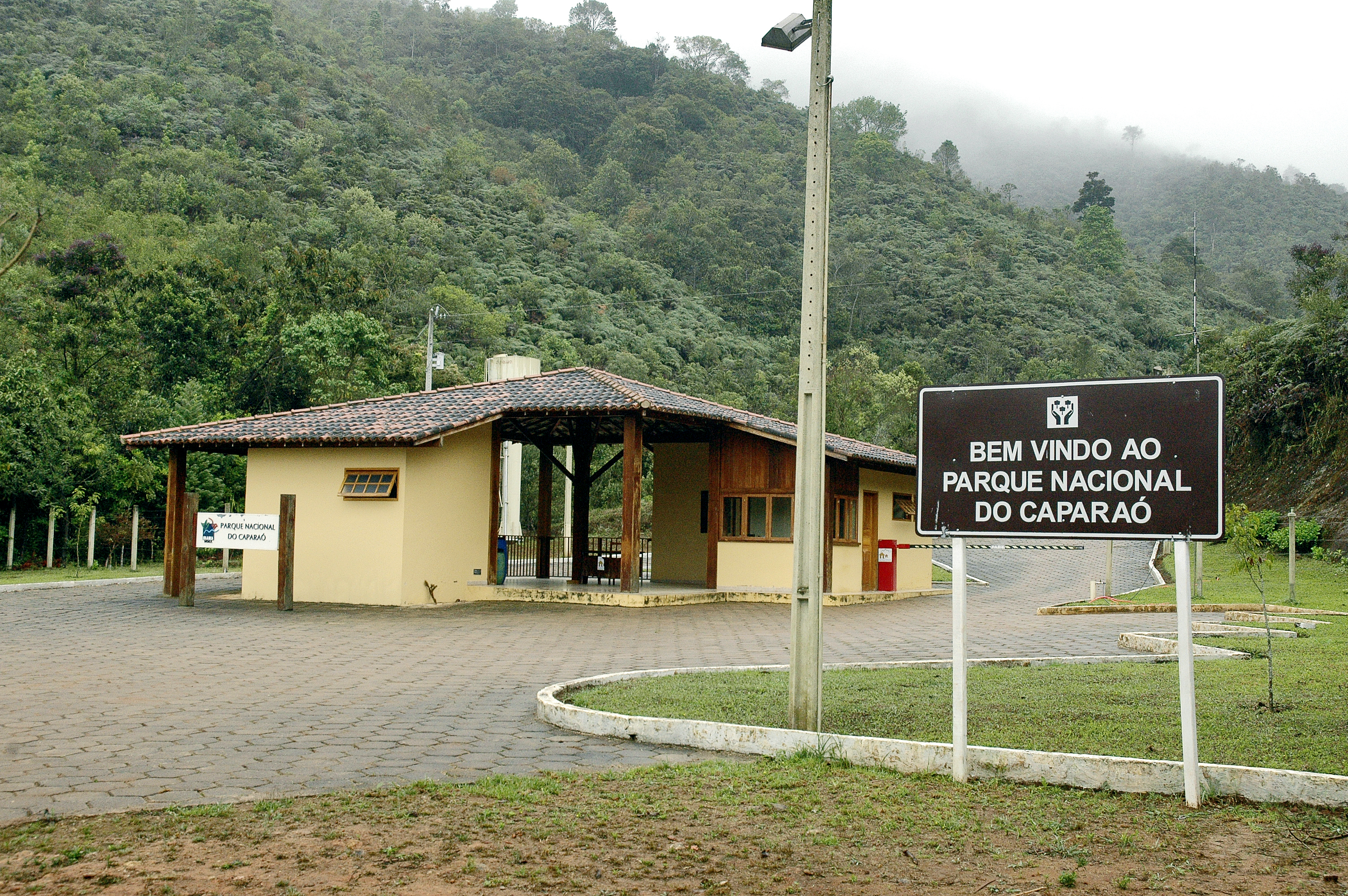 dores do rio preto_parque do caparao_portaria_1_tadeu bianco