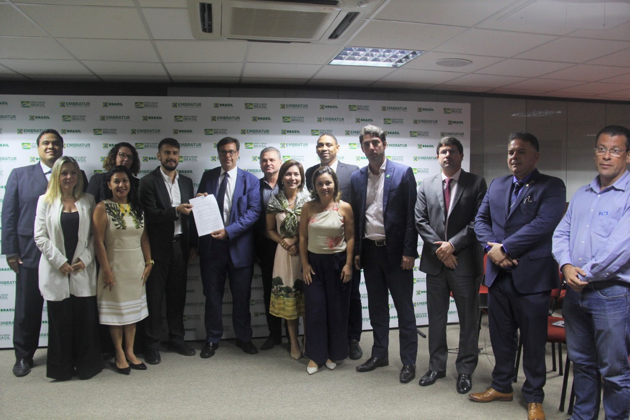 grupo com o presidente da Embratur 18022020.jpg cortada 
